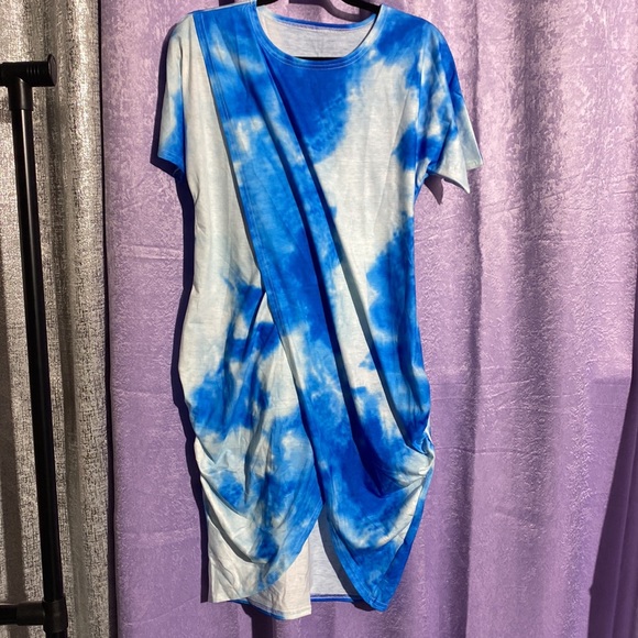 Stylish Dress - Picture 2 of 5